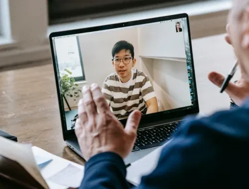 300 CHF (30 CHF / heure) ➡️ La formule la plus économique et la plus complète : Flexibilité totale Suivi continu et progression garantie Idéal pour s’intégrer en Suisse et améliorer son français sur le long terme